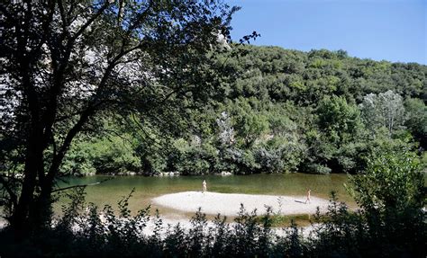 couple naturiste|Un couple naturiste dans le Gard: retour sur leur débuts dans le。